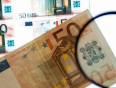 Πιερία: Ρουμάνος παραχαράκτης διοχέτευε πλαστά χαρτονομίσματα σε λαϊκή αγορά